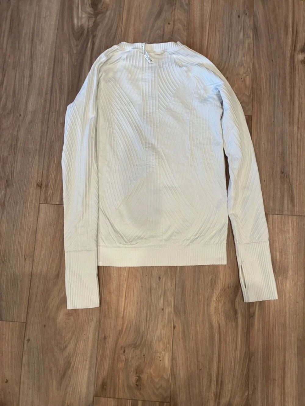 LULULEMON WHITE LONG SLEEVED TOP SIZE 6 - Picture 4 of 4